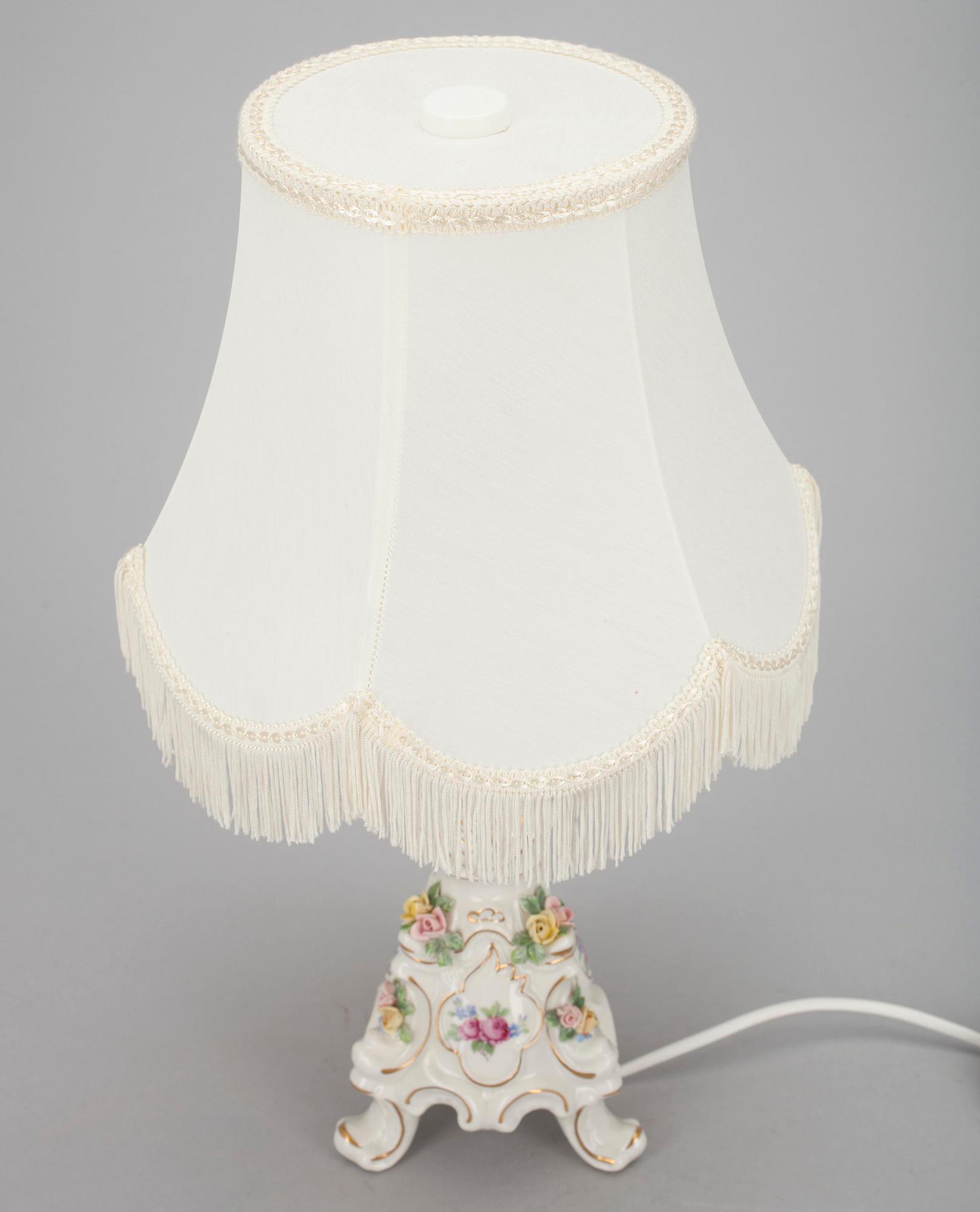 BORDSLAMPA, porslin, Dresden, rokokostil, 1900-tal.