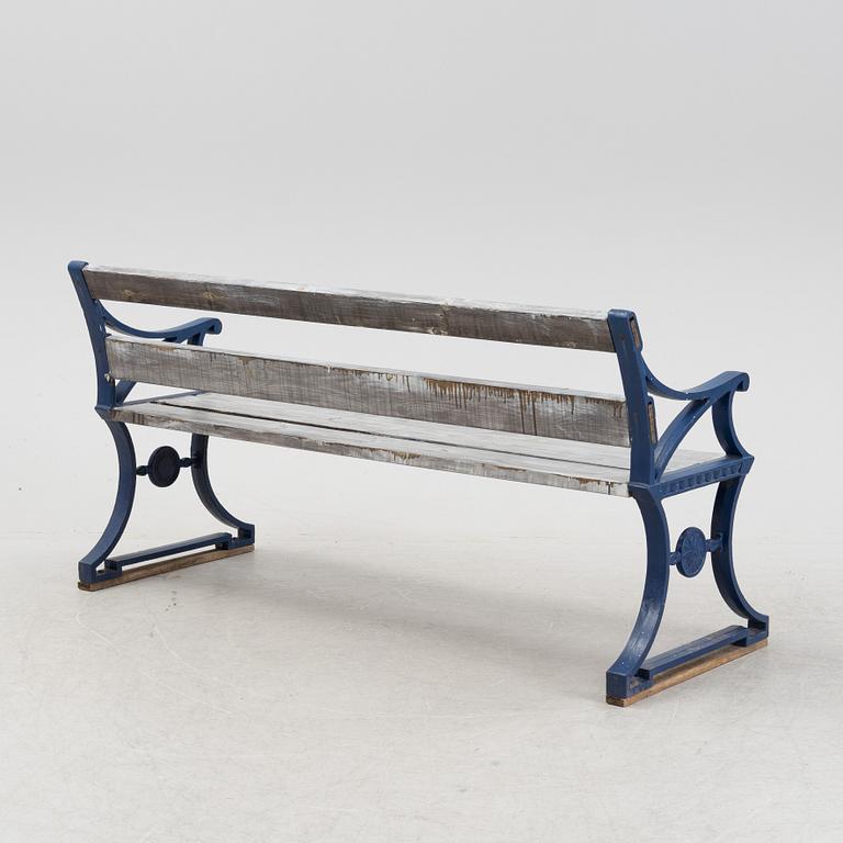 A cast iron garden sofa by Folke Bensow, from Näfverqvarns Bruk.