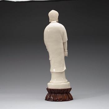 A blanc de chine figurine of a standing Guanyin-Buddha, Qing dynasty (1644-1912).