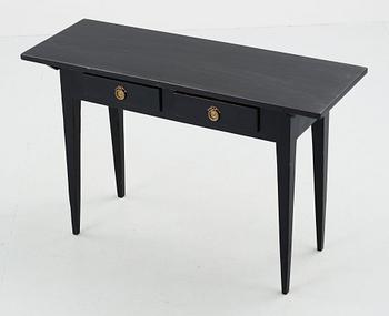 SIDEBOARD. Gustaviansk stil, 1900-tal.