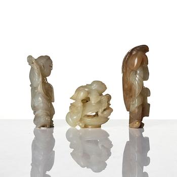 Figuriner, tre stycken, jade. Qingdynastin, 1800-tal.