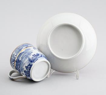 KOPPAR MED FAT, 4 st, porslin, Kina, 1700-/1800-tal.