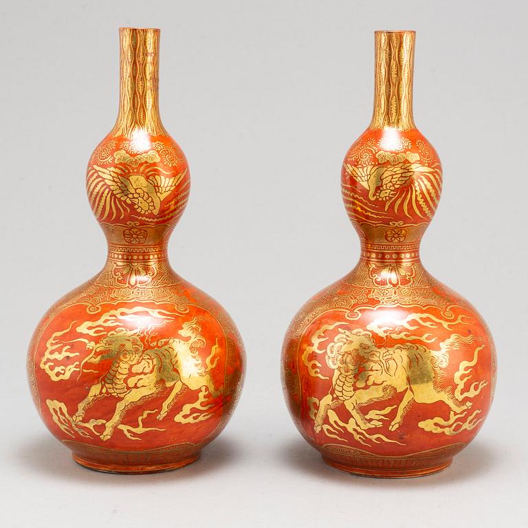 A pair of Japanese vases, early 20th Century.