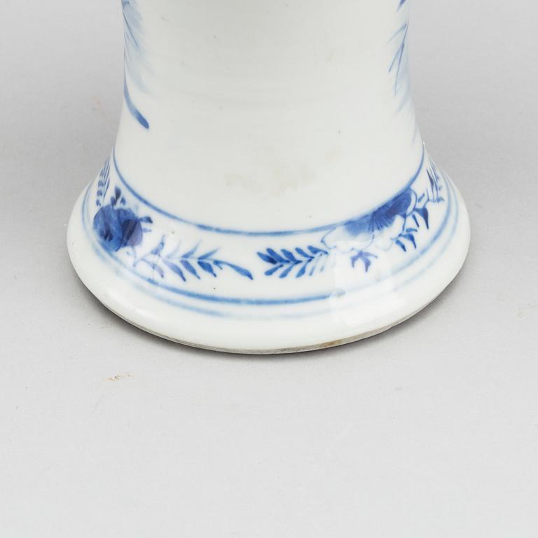 A PORCELAIN VASE, China, around year 1900.