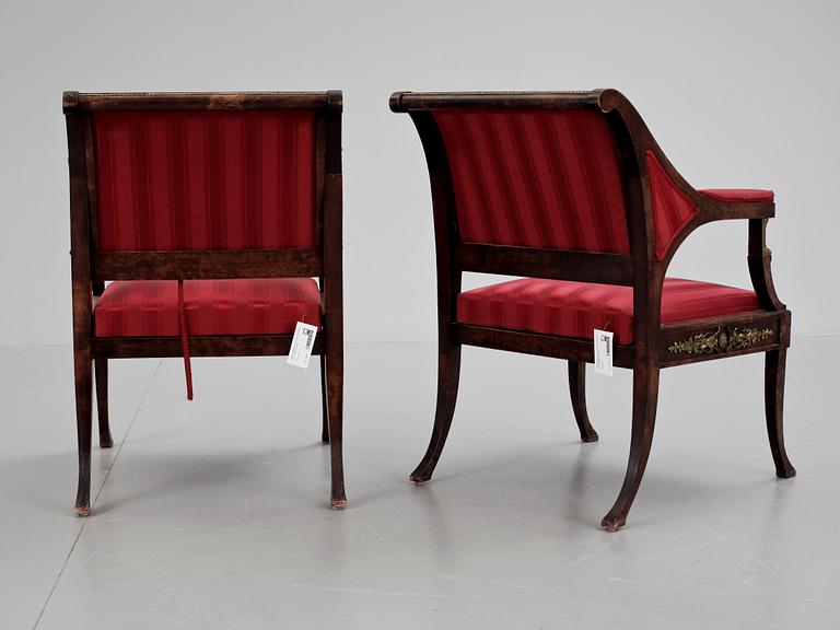 KARMSTOLAR ett par, empirestil, 1930-tal.