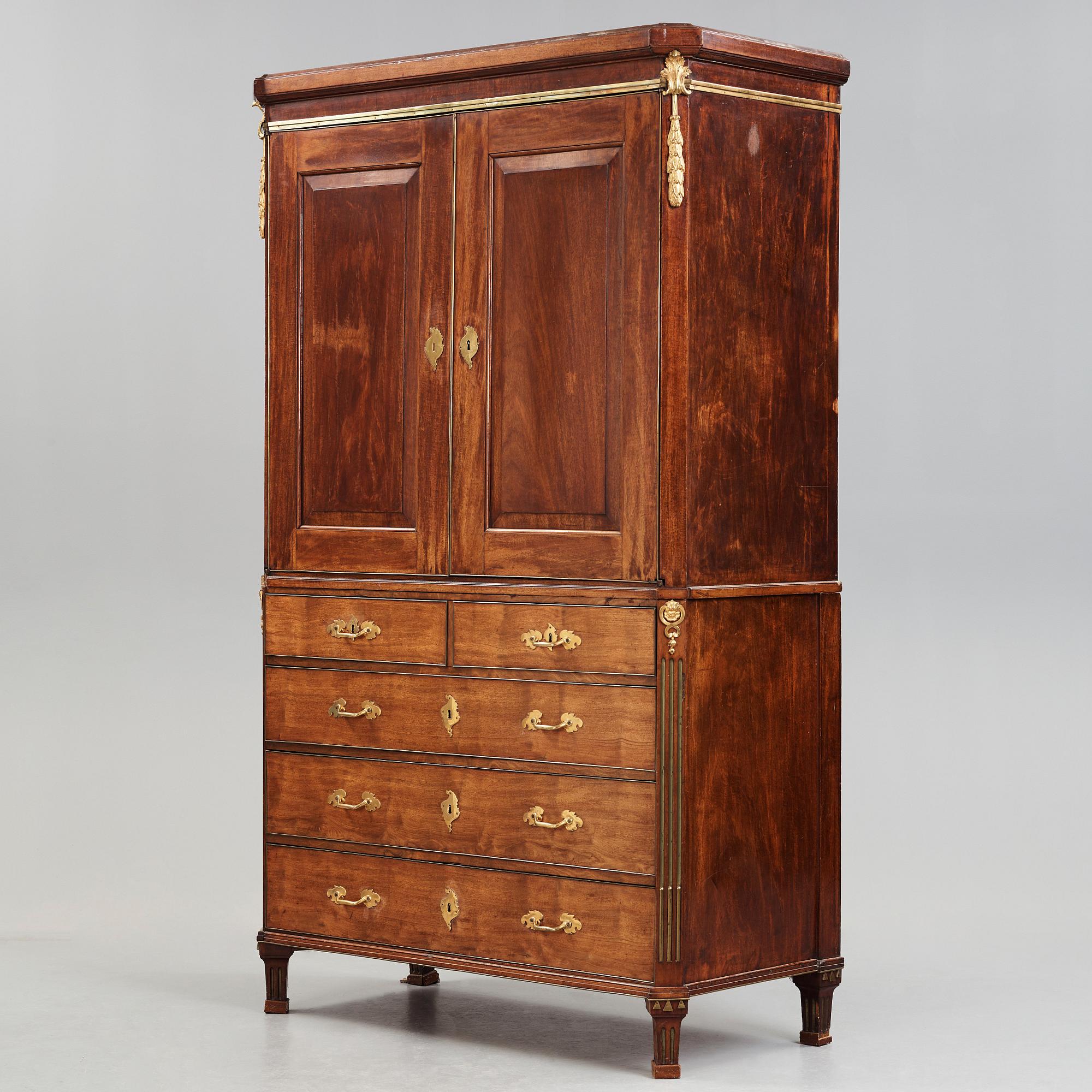 A Gustavian 1780's cupboard.