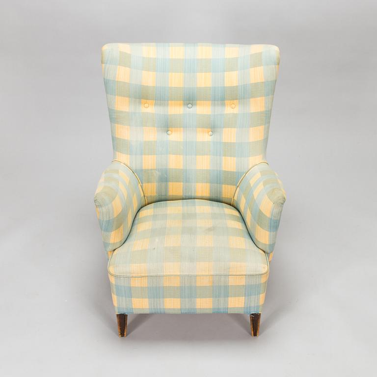 A 1950's arm chair.