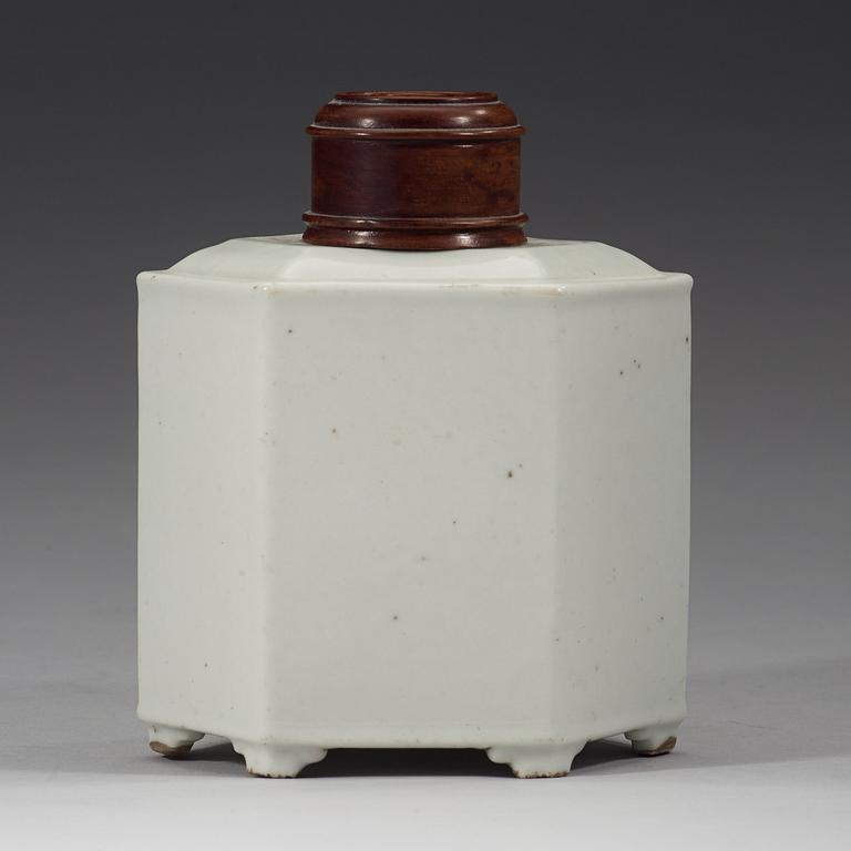 A blanc de chin tea caddie, Qing dynasty, Jiaqing (1796-1820).