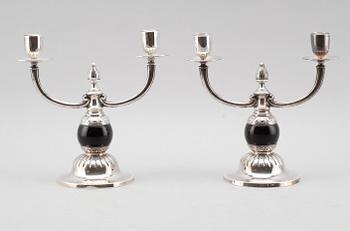 KANDELABRAR, 1 par, nysilver, 1900-talets första hälft.