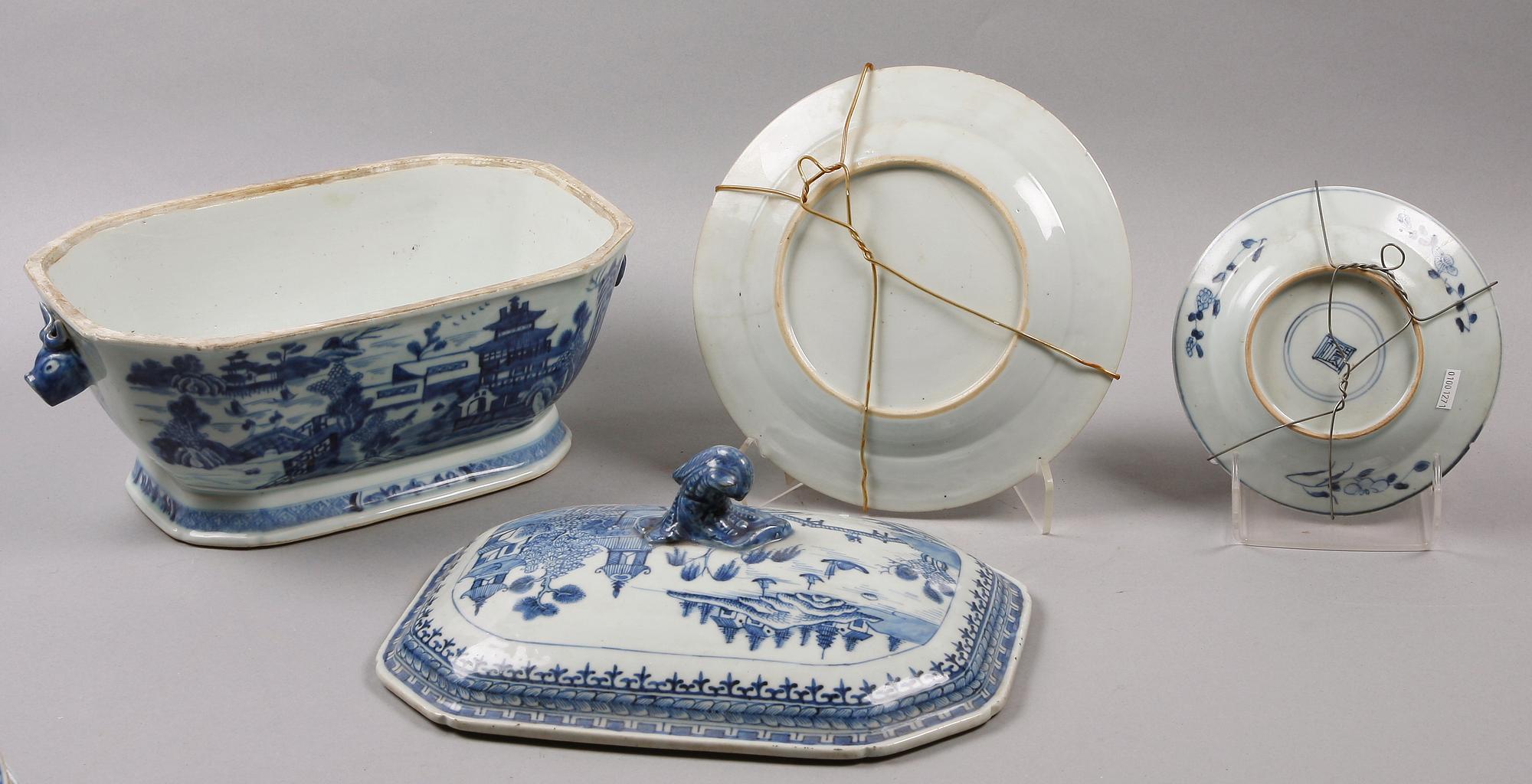 TERRIN samt TALLRIKAR 6 st, porslin, Kina. 1700/1800-tal.