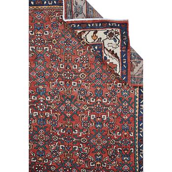 A carpet, Hamadan, ca 296 x 204 cm.