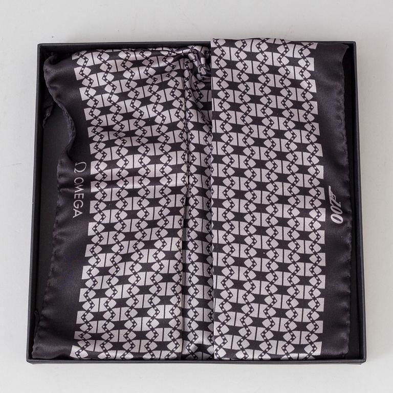 OMEGA, Pocket square / Pen.