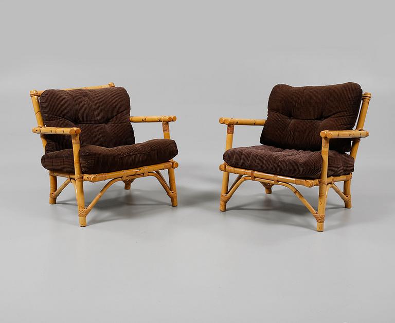 SOFFA , samt FÅTÖLJER, ett par, 1900-talets andra hälft.