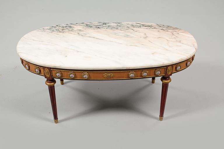 SOFFBORD, Louis XVI-stil, omkring 1900-talets mitt.