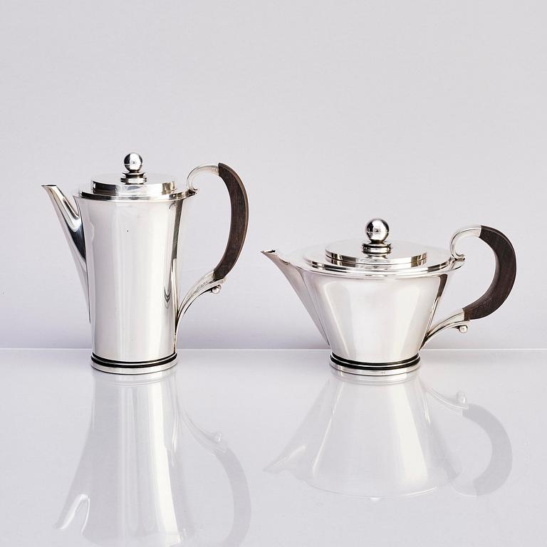 Harald Nielsen, a sterling silver four pieces coffee- and tea service, "Pyramide", Georg Jensen, Copenhagen 1930-52, design no 600A+B.