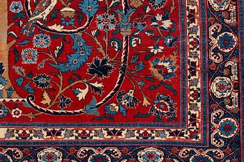 An antique/semi-antique, Teheran carpet, ca 314 x 211 cm.