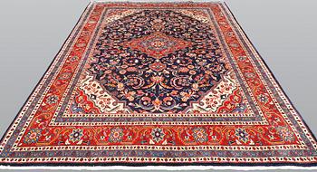 A Hamadan carpet, ca 330 x 220 cm.