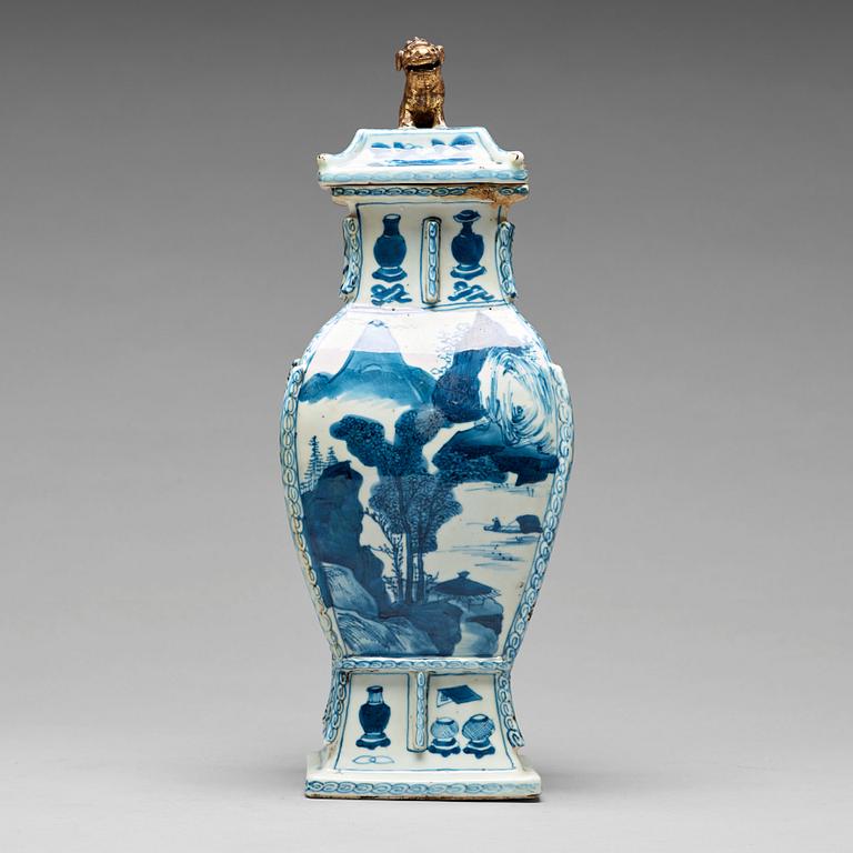 A blue and white bronze shaped vase with cover, Qing dynasty, Kangxi (1662-1722).