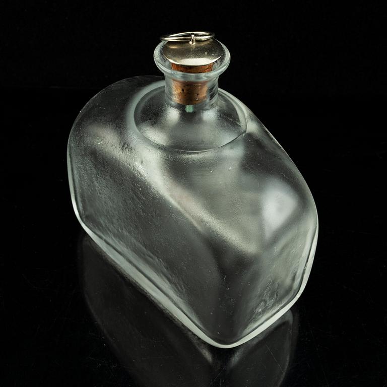 Vicke Lindstrand, a 19-piece 'Iced' glass service, Orrefors.