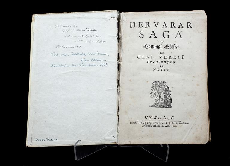 BÖCKER, 2 sambundna, bla "Hervarar Saga på gammal götska", red av Olof Verelius, Uppsala 1672.