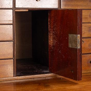 Sekretär, gustaviansk, omkring år 1800.