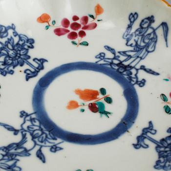 Four chinese porcelian plates from the 17 and 18th century.