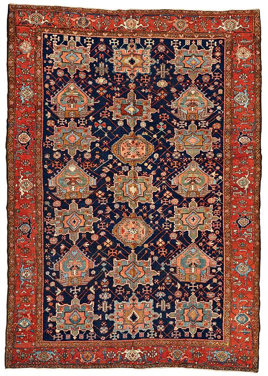 A CARPET, a semi-antique Heriz, 335,5-337,5 x 237-240 cm.