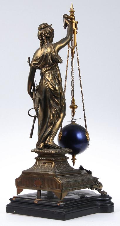 BORDSPENDYL, sekelskiftet 1800/1900.