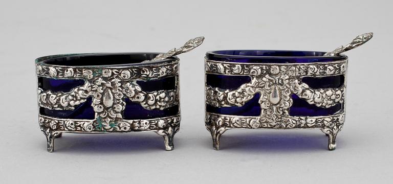 SALTKAR, ett par, silver med skedar, GEWE Silvervarufabriken AB, Malmö, 1963.