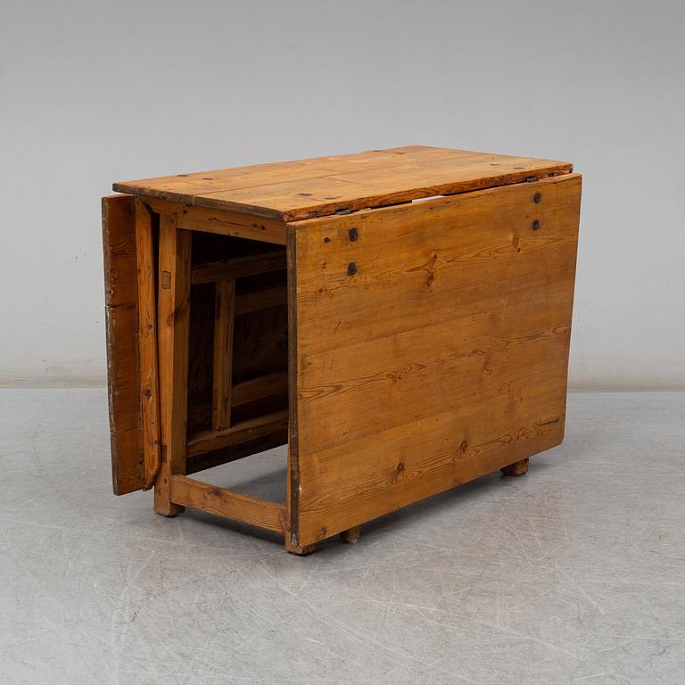 A pine gate-leg table, 19th Century.