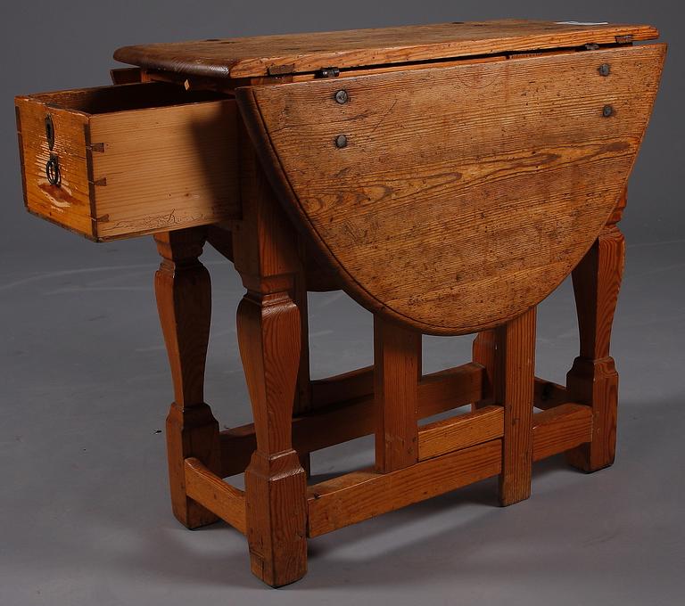 KLAFFBORD. Barock/barockstil delvis 1700-tal.
