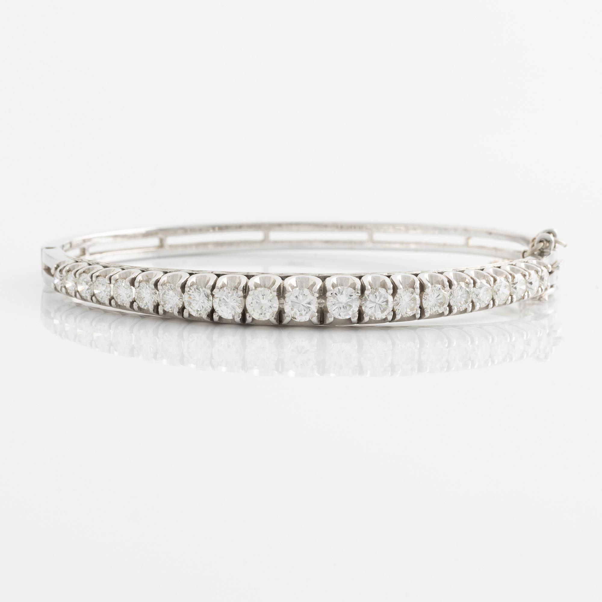 14K gold bangle with round brilliant-cut diamonds.