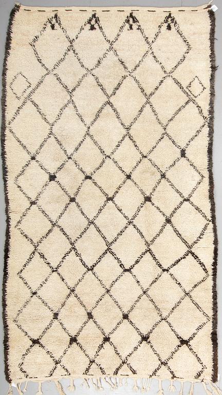 A CARPET, Morocco, ca 326,5 x 178 cm (including a few cm flat weave at the ends).