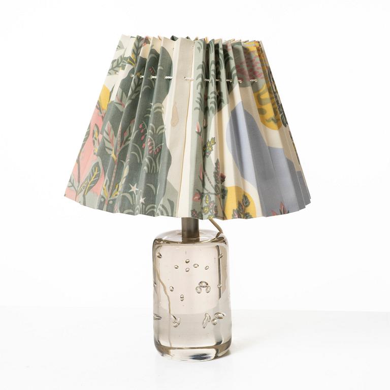Josef Frank, table lamp, model "1819", Svenskt Tenn 1930s-40s.