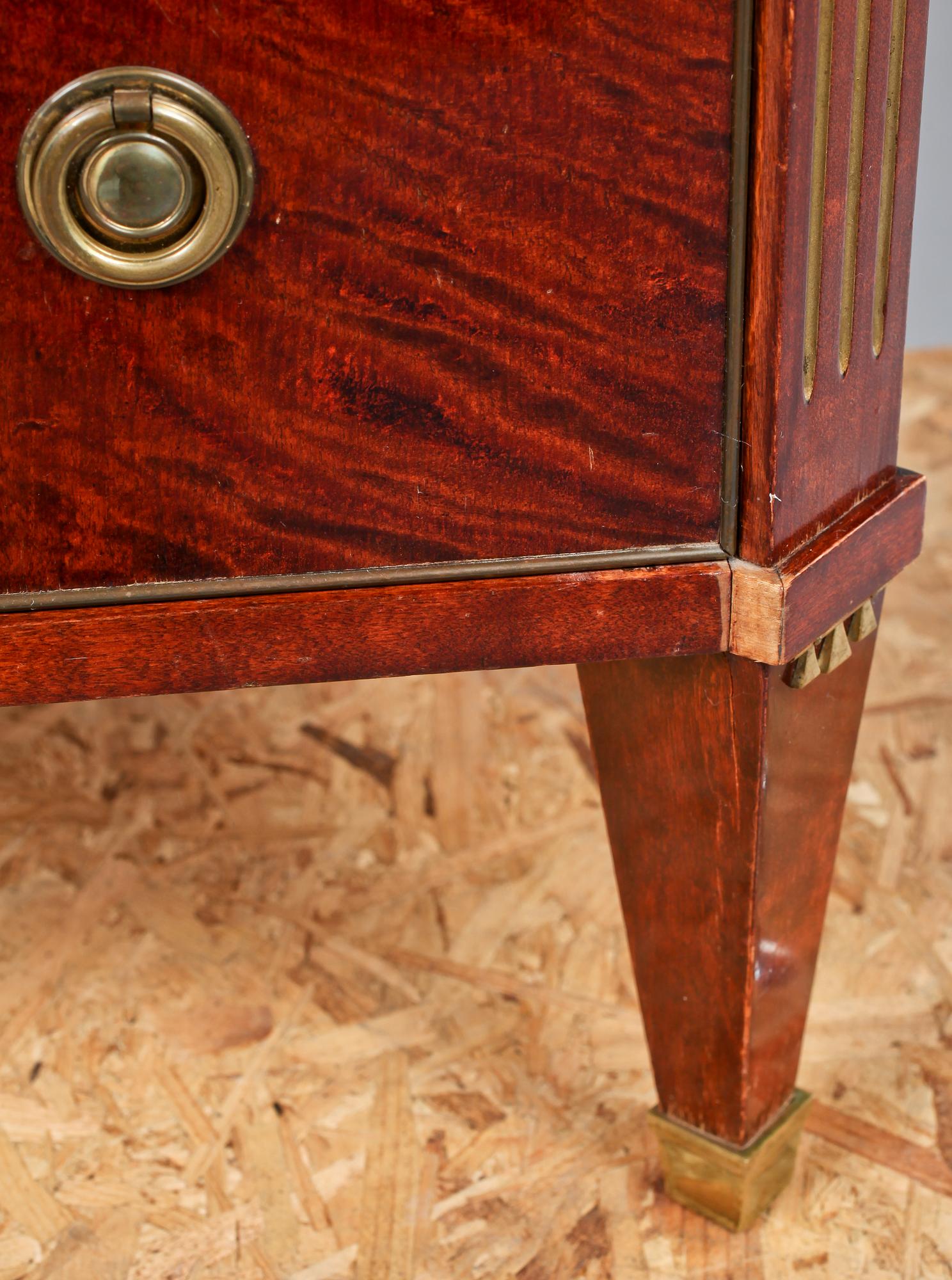 BYRÅ, gustaviansk stil, 1900-talets första del.