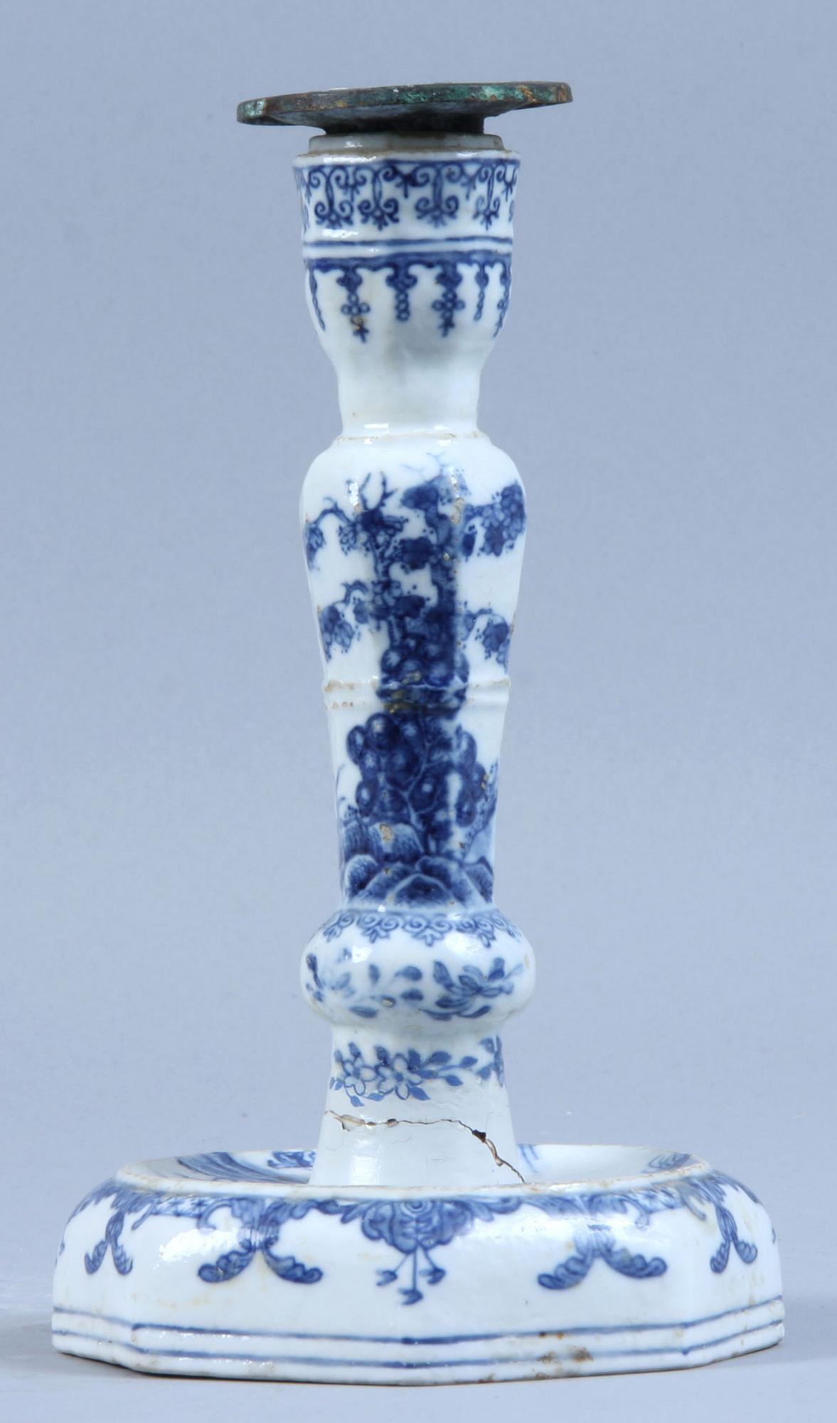 LJUSSTAKE, porslin, Kina, 1700-tal.