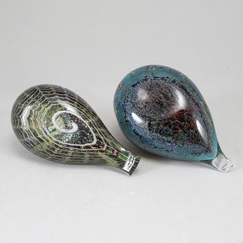 OIVA TOIKKA, two glass birds, signed O. Toikka Nuutajärvi and Notsjö.