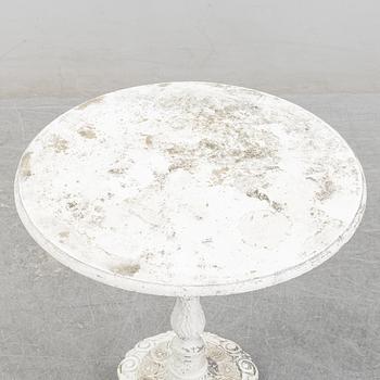 Trädgårdsbord samt två trädgårdsstolar, Melins, Anderstorp, sent 1900-tal.