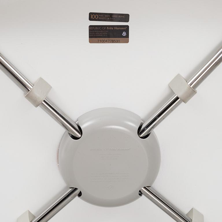 Arne Jacobsen, a set of six 'Series 7' chairs, Fritz Hansen 2013.