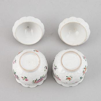 A pair of famille rose custard cups with covers, Qing dynasty, Qianlong (1736-95).