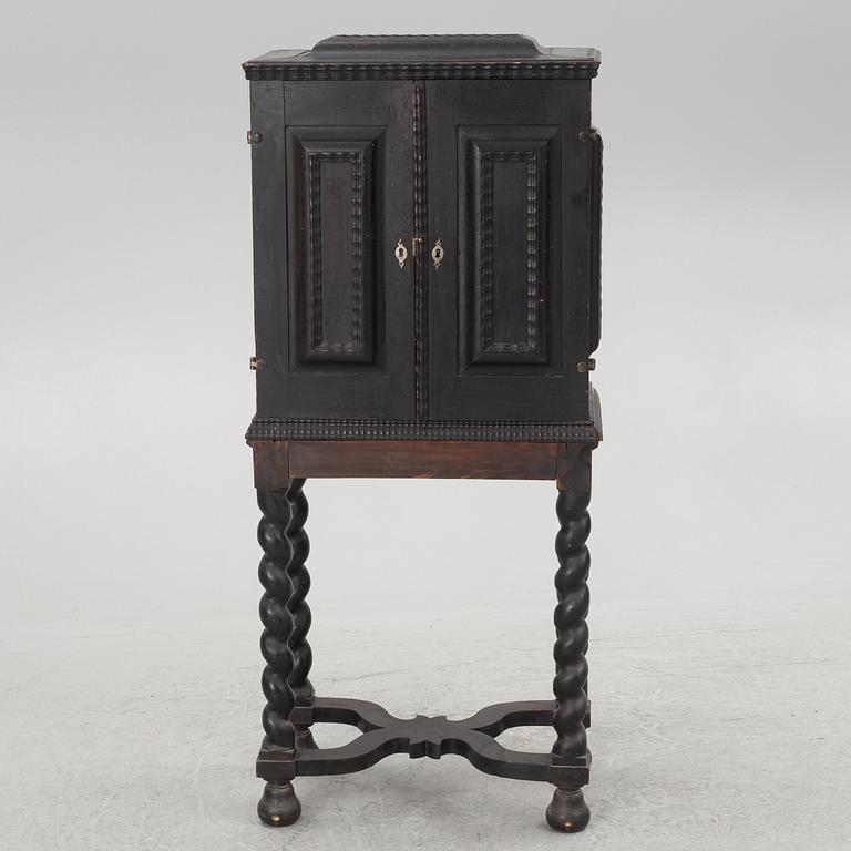 Kabinettsskåp, Barock, 1700-talets början.