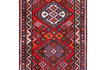 A runner carpet, Hamadan, c. 335 x 86 cm.