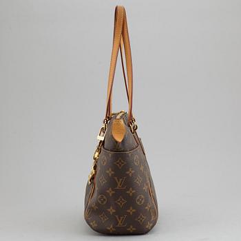 LOUIS VUITTON, a 'Totally PM' monogram canvas bag with bagcharm.