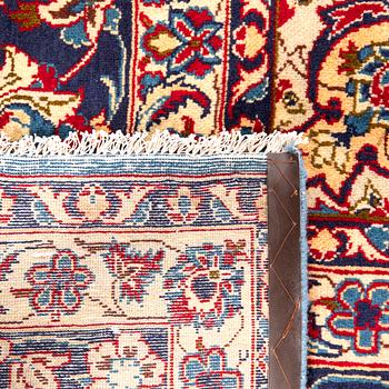A semiantique Najafabad carpet approx 431x304 cm.