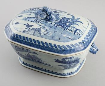 TERRIN, porslin, Kina, Qianlong 1736-1795.