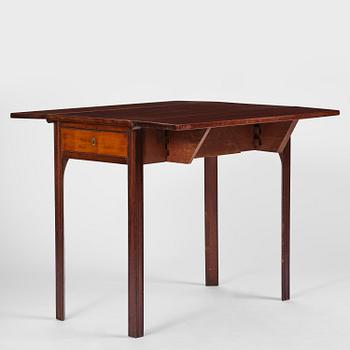 A late gustavian mahogny table.