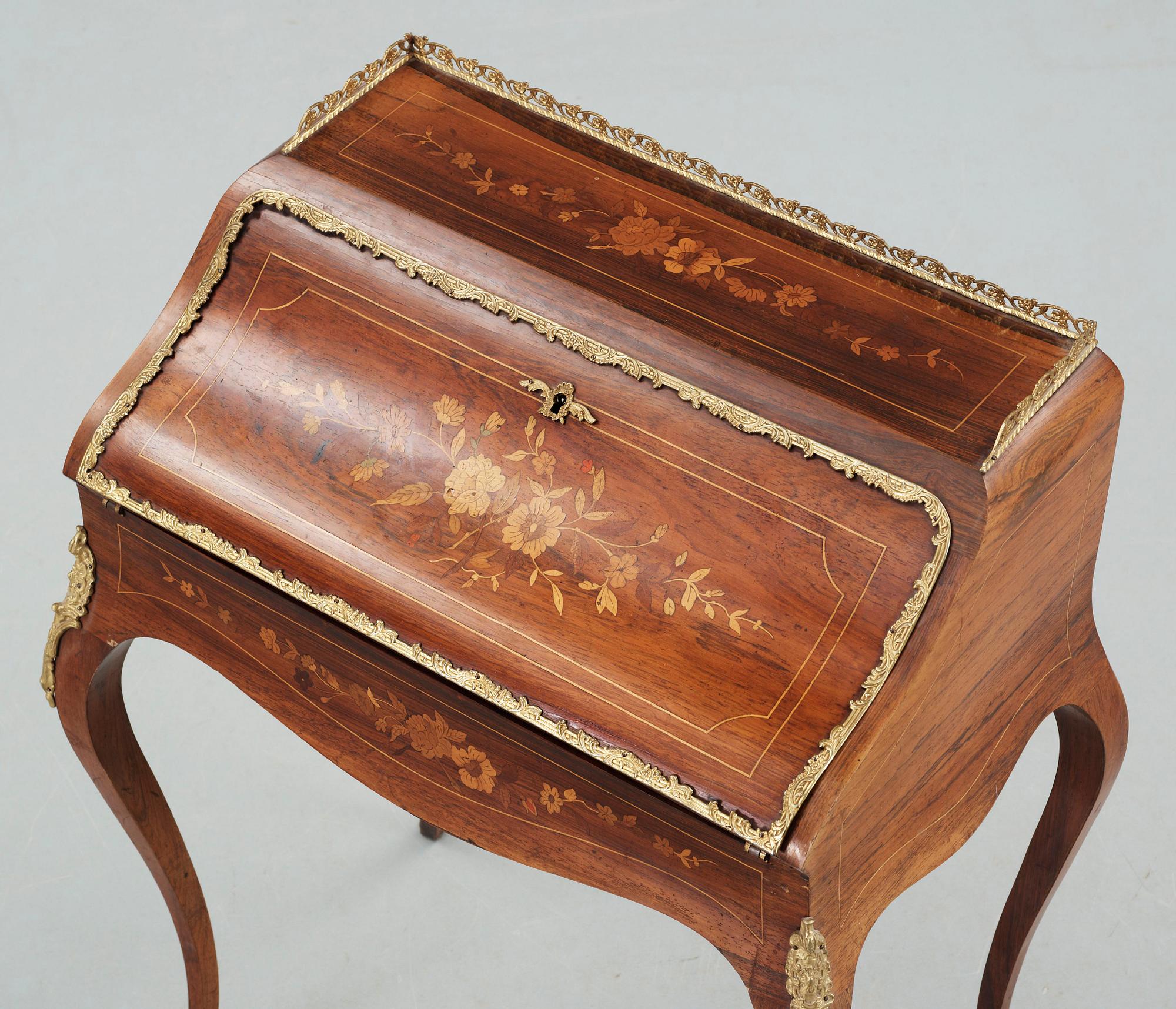 SEKRETÄR, rokokostil, 1900-talets första hälft.