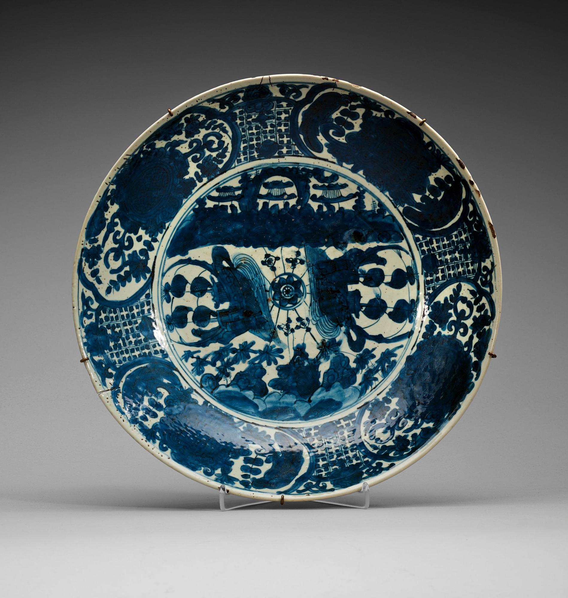A blue and white charger, Ming dynasty, Wanli (1572-1620).
