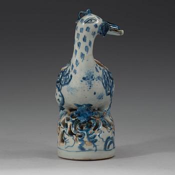 A blue and white cencer in shape of a bird, Ming dynasty, 17th Century.