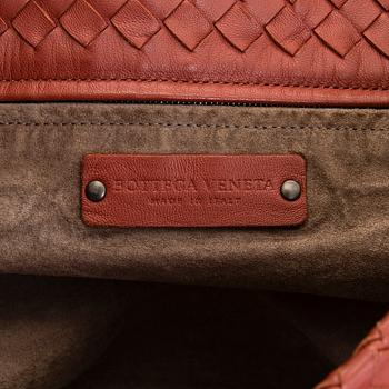 Bottega Veneta, a "Medium Garda" bag.